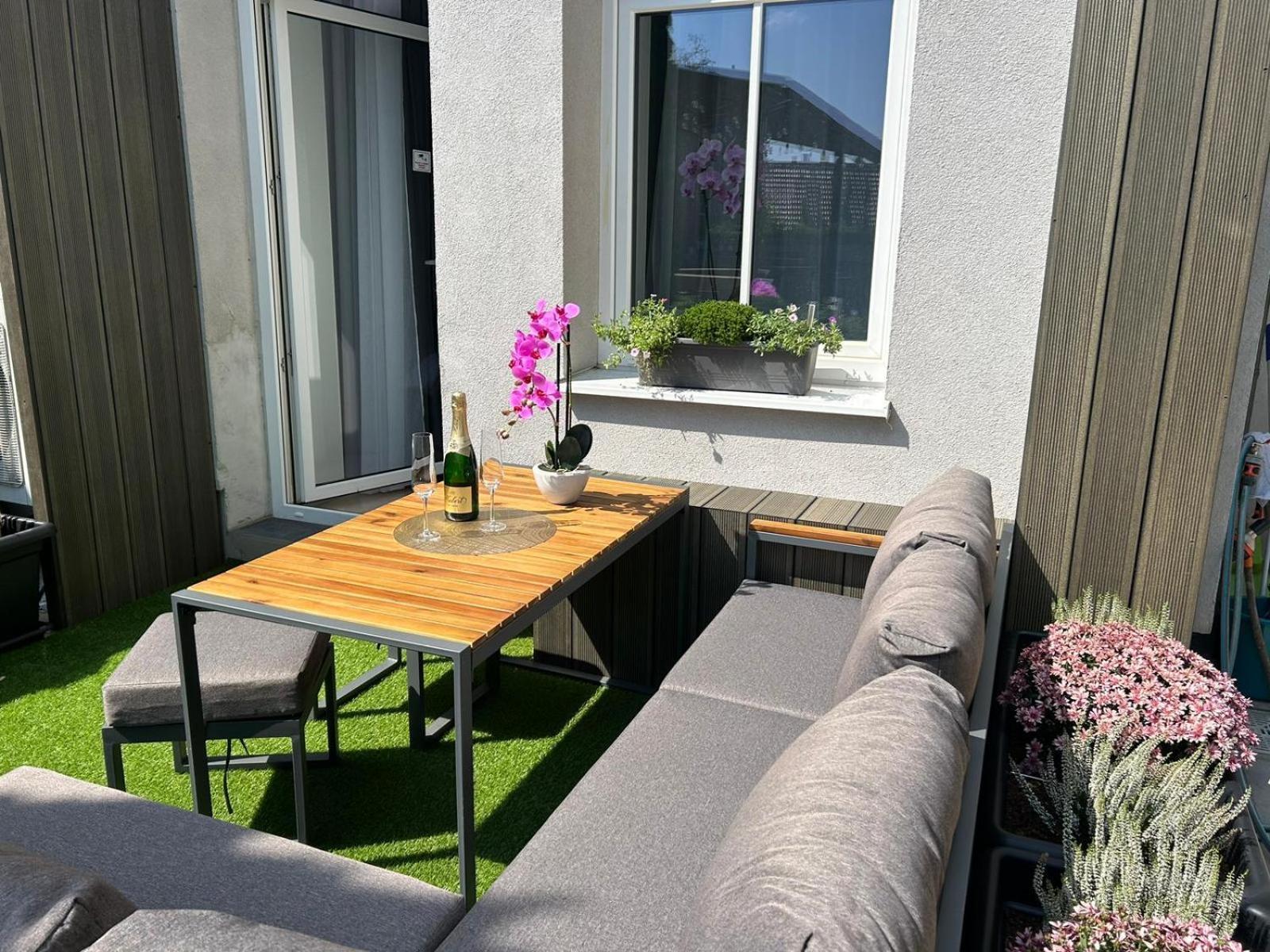 Leo Apartment Suite & Private Spa Zone - Old City Pressburg Exterior foto