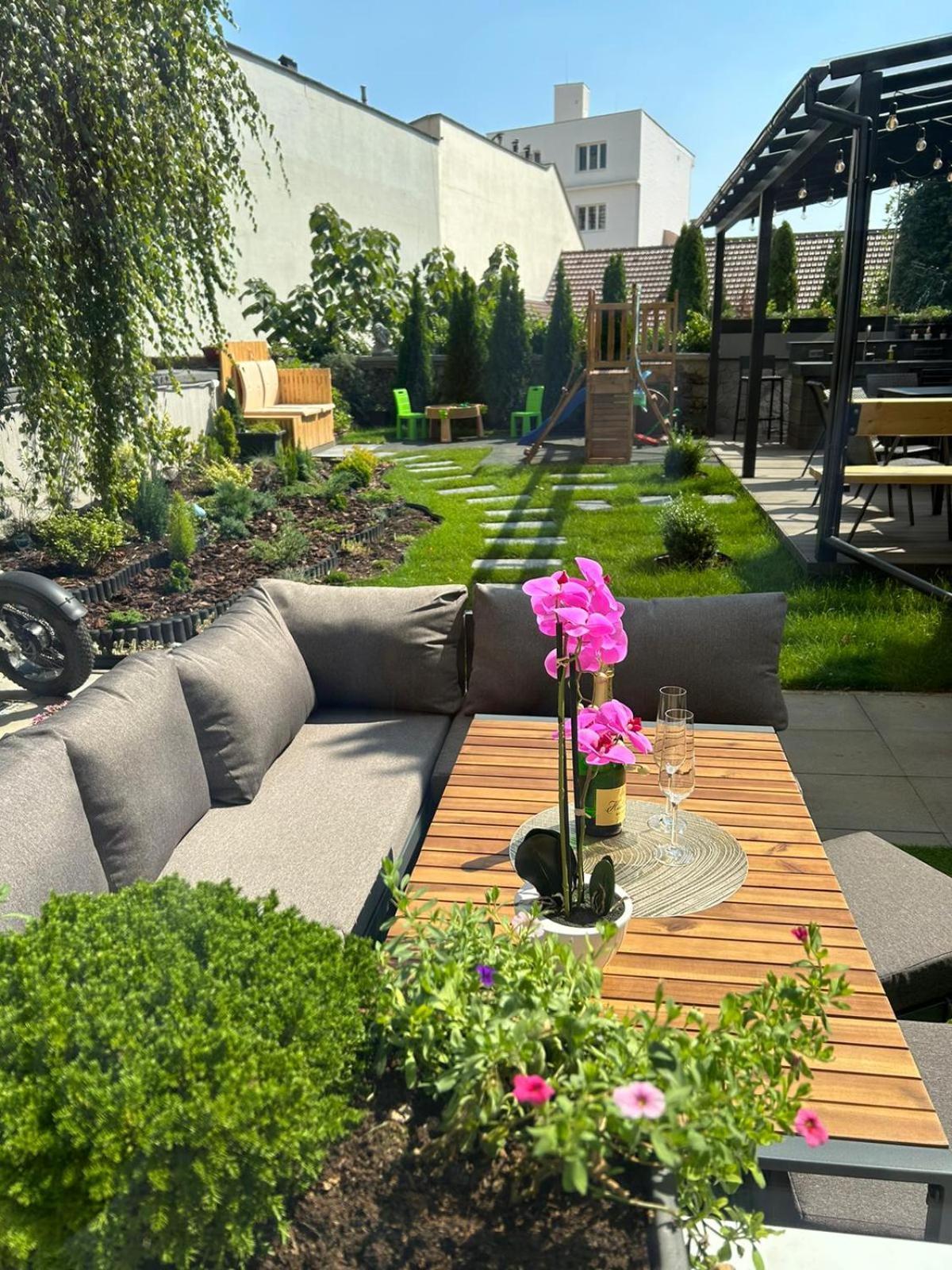 Leo Apartment Suite & Private Spa Zone - Old City Pressburg Exterior foto